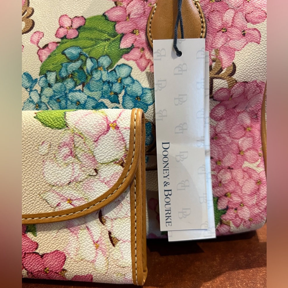 Dooney & Bourke Purse & Wallet